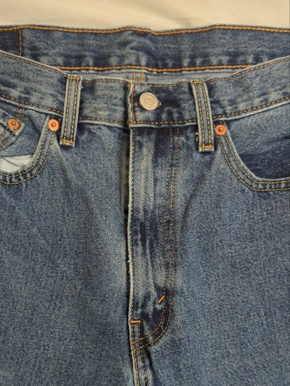 Levi’s Men’s 550 Relaxed Fit Jeans, Color Medium Stonewash Size 34x34